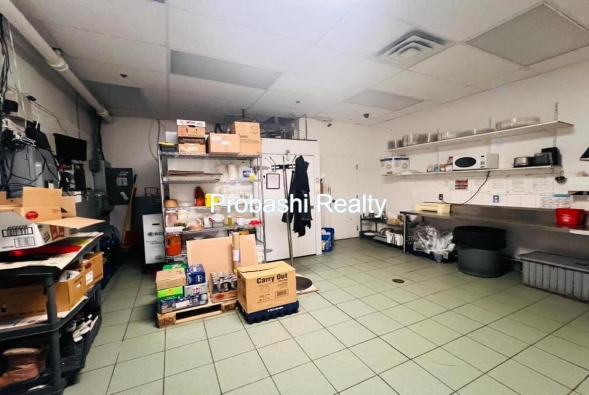 Dagwoods Restaurant for sale in Beaconsfield, Montreal
