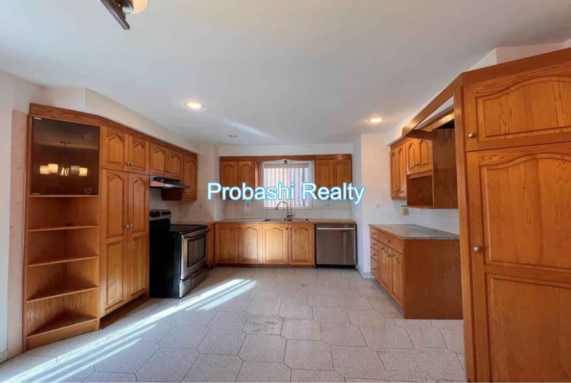 Triplex for Sale in LaSalle, Montréal, Quebec