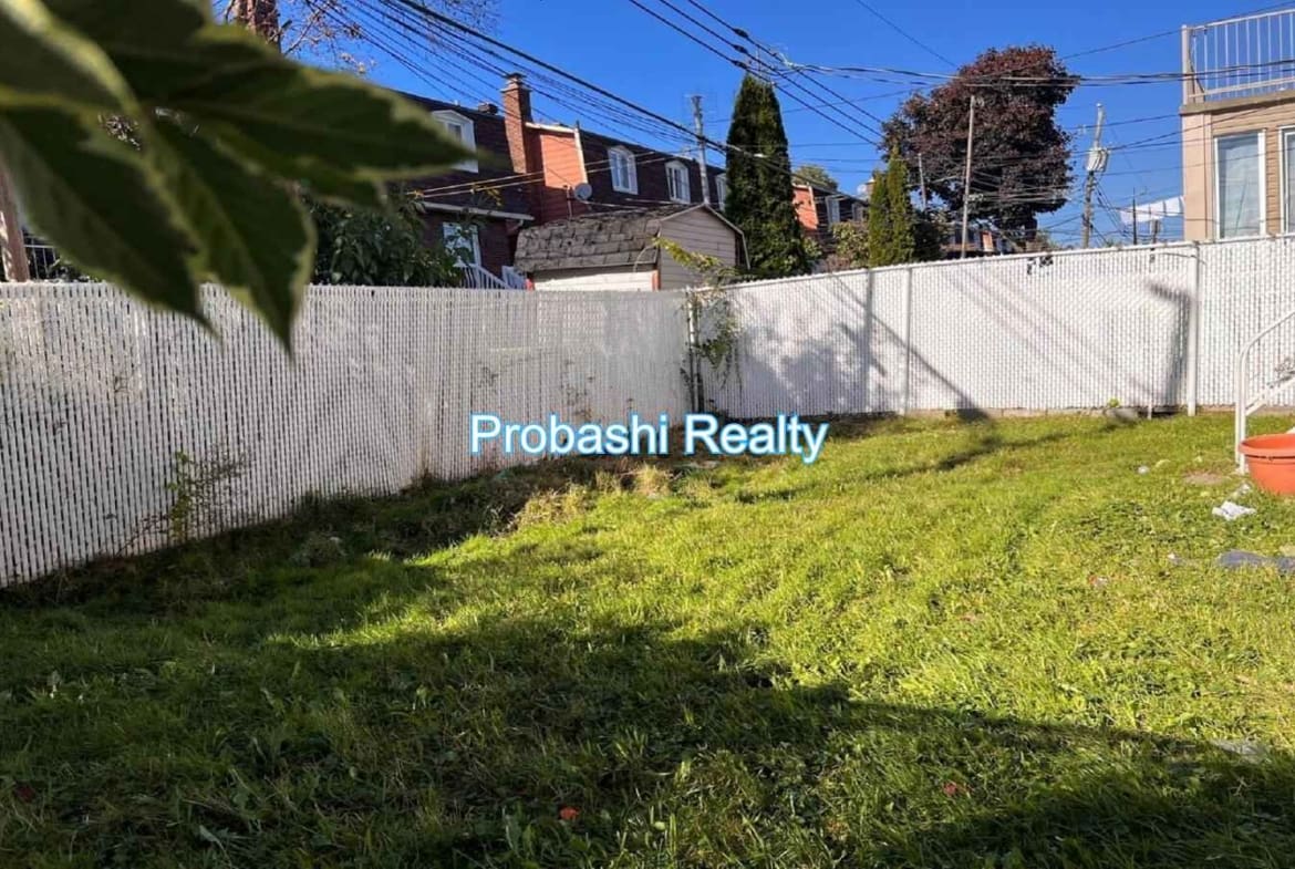 Triplex for Sale in LaSalle, Montréal, Quebec